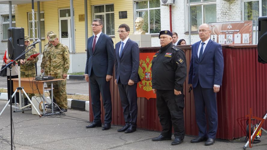 Полномочный представитель президента РФ в ЦФО встретился с росгвардейцами – участниками спецоперации