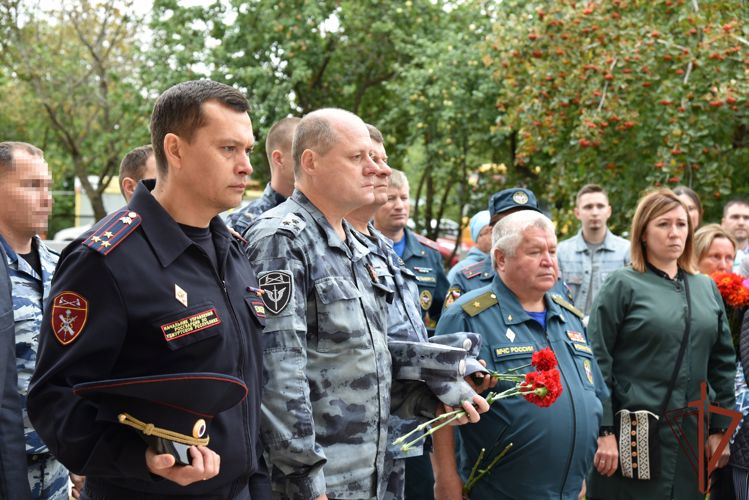 Память о погибшем росгвардейце увековечили в Удмуртии 