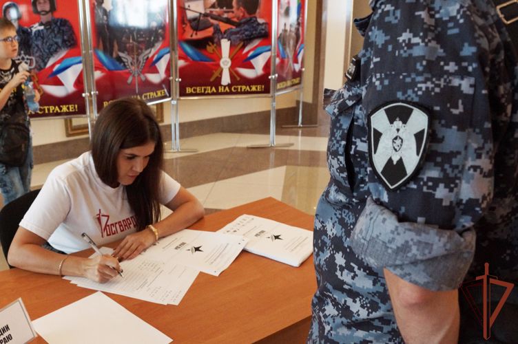 Росгвардейцы-дальневосточники присоединились к акции «Диктант Победы» 