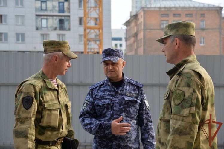 Командующий Уральским округом проверил подразделения Управления Росгвардии по Свердловской области