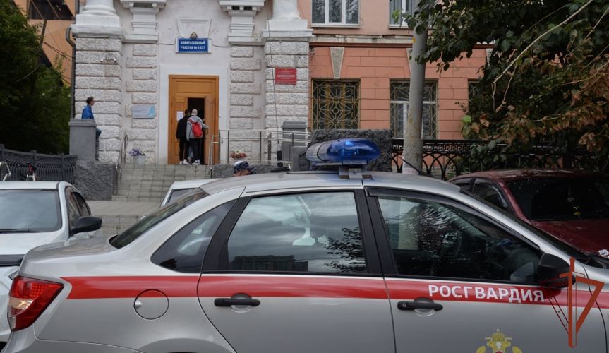 В Единый день голосования на Урале росгвардейцы приняли участие в охране общественного порядка 