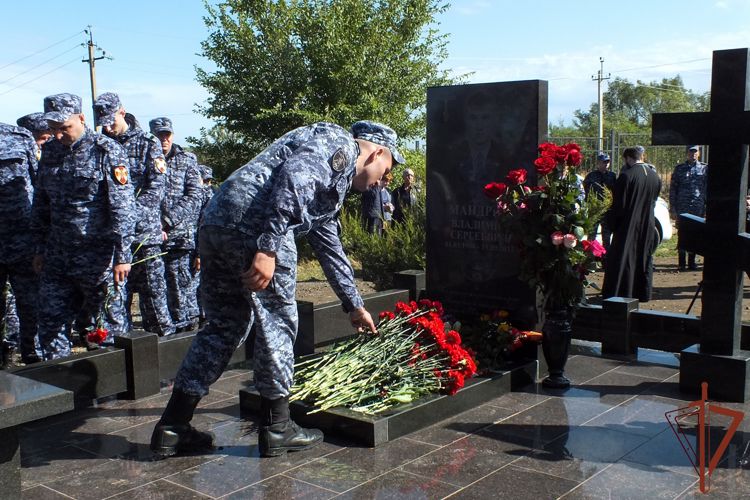 Память погибших сослуживцев почтили росгвардейцы в Новочеркасске