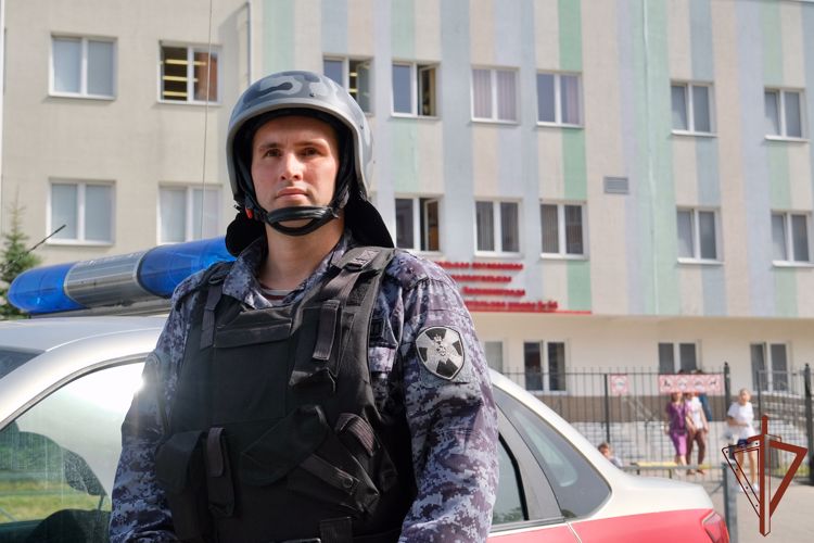 Росгвардейцы обеспечили безопасность на торжественных линейках в регионах Северо-Запада