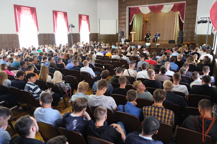 В регионах ЦФО росгвардейцы провели уроки мужества ко Дню солидарности в борьбе с терроризмом