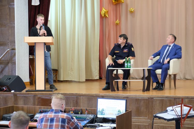 В регионах ЦФО росгвардейцы провели уроки мужества ко Дню солидарности в борьбе с терроризмом