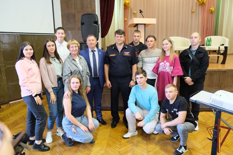 В регионах ЦФО росгвардейцы провели уроки мужества ко Дню солидарности в борьбе с терроризмом