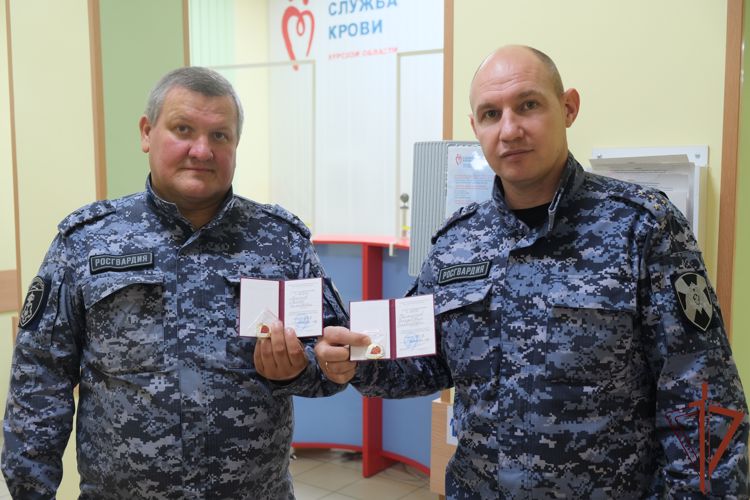 Росгвардейцы из Курской области стали почётными донорами России