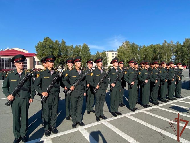 Первокурсники Новосибирского военного института Росгвардии присягнули на верность Отечеству