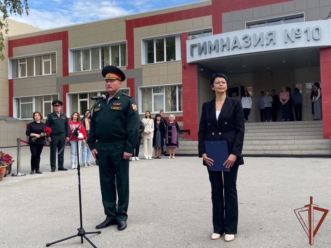 Мемориальную доску в память о военнослужащем Росгвардии открыли в Новосибирске