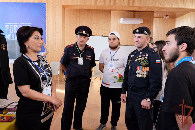 Росгвардия приняла участие в закрытии Международного молодежного форума «Каспий – 2022»