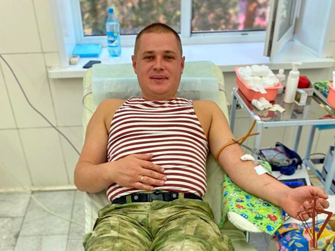 Росгвардейцы сдали кровь для медучреждений Хакасии