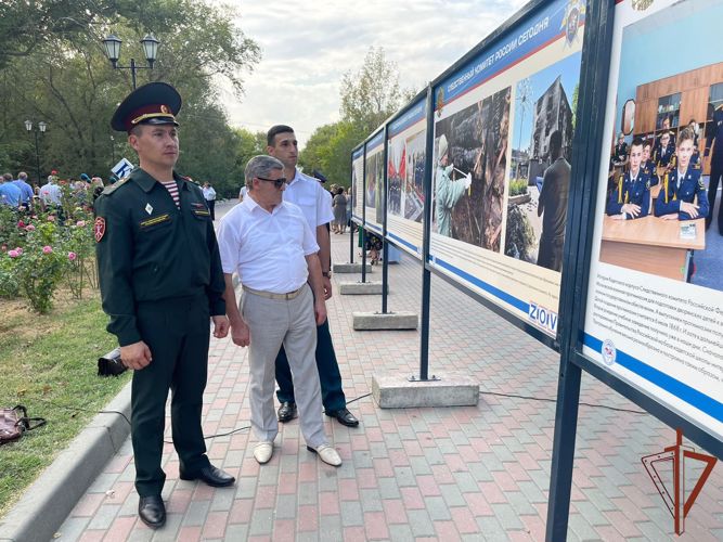 Росгвардейцы в Дагестане приняли участие в открытии фотовыставки, приуроченной ко Дню солидарности в борьбе с терроризмом