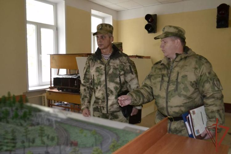Командующий Уральским округом проверил подразделения озерского соединения по охране ВГО