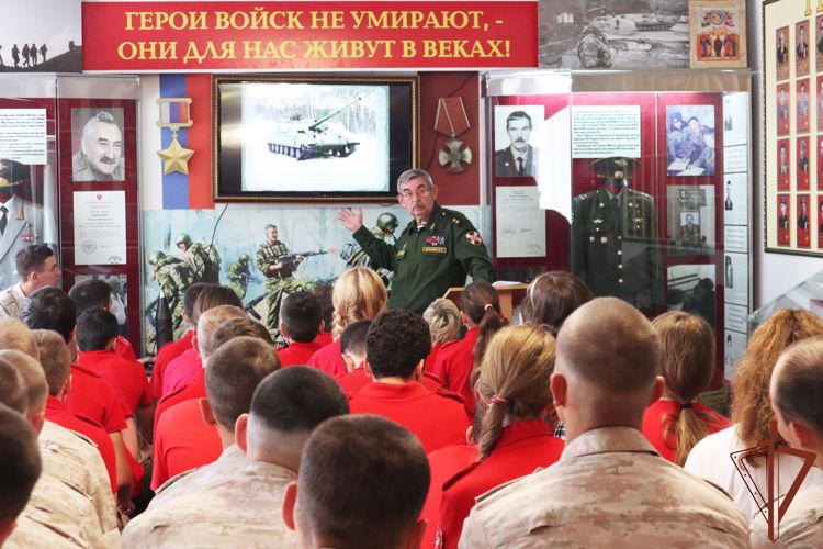 Ростовские юнармейцы узнали о подвигах военнослужащих Росгвардии - героях России
