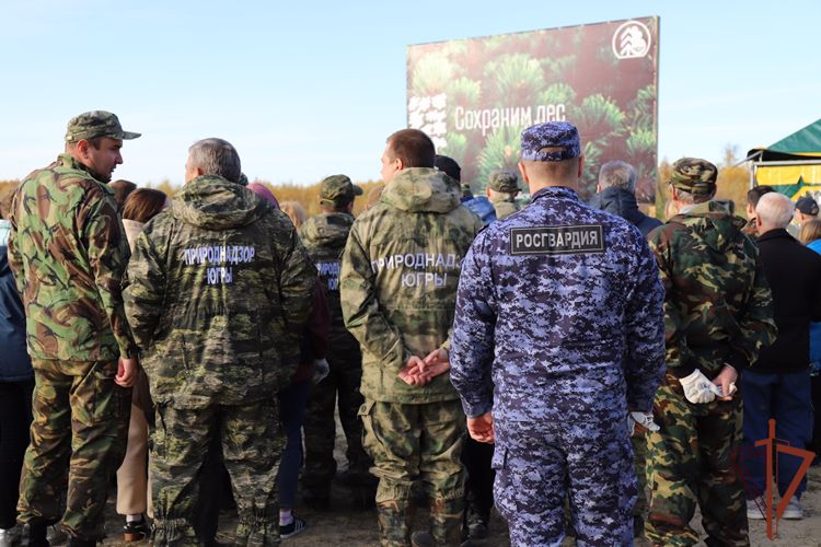 В рамках  акции «Древо Сталинграда»  росгвардейцы из Югры высадили сосны и ели