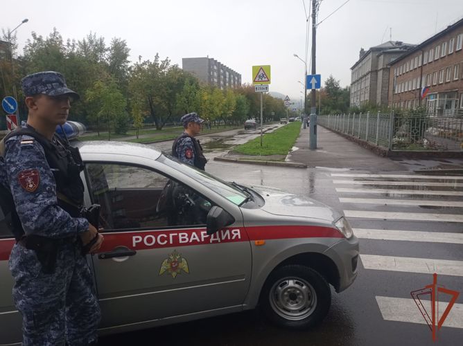 Росгвардейцы в Сибири обеспечили безопасность проведения мероприятий, приуроченных ко Дню знаний
