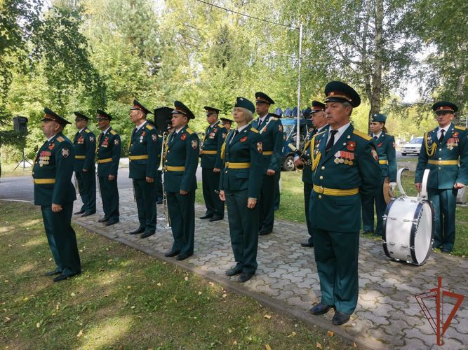 Росгвардейцы в Омске приняли участие в перезахоронении останков павшего красноармейца