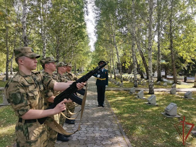 Росгвардейцы в Омске приняли участие в перезахоронении останков павшего красноармейца