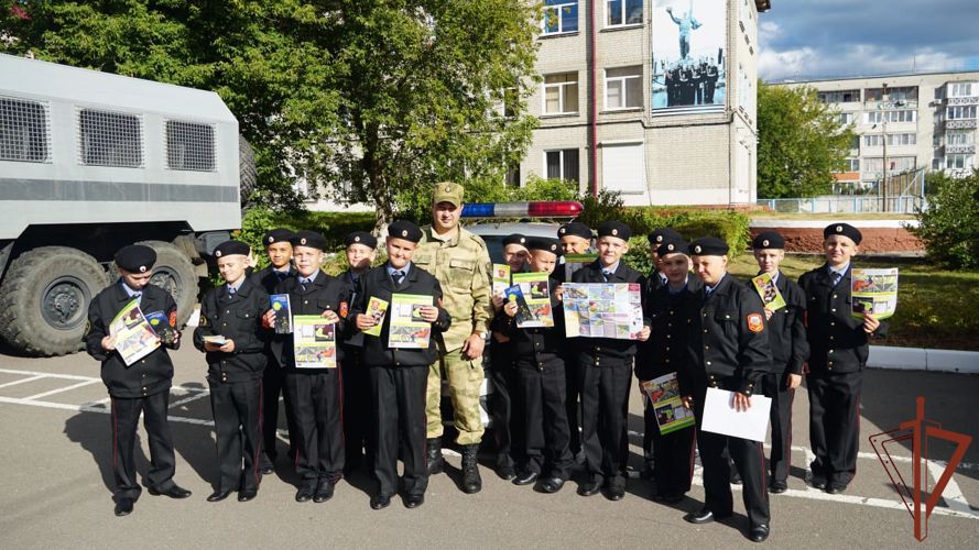 В регионах ЦФО росгвардейцы провели уроки мужества ко Дню солидарности в борьбе с терроризмом