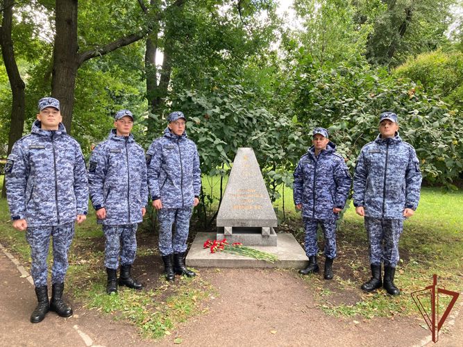Росгвардейцы Северо-Западного округа почтили память погибших в годы блокады Ленинграда