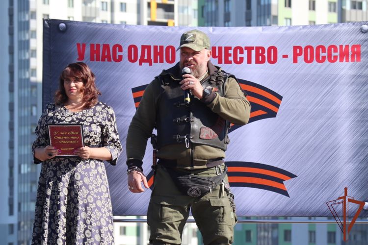 Концерт в поддержку участников специальной военной операции провели росгвардейцы в Санкт-Петербурге 