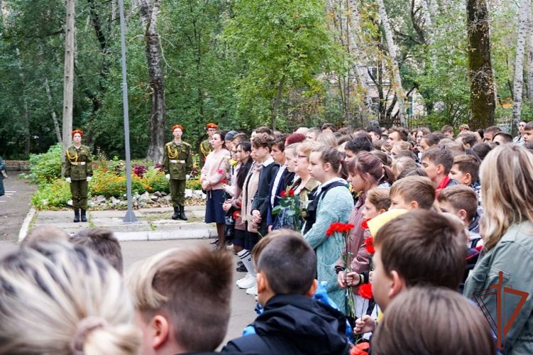 Память офицера ОМОН Росгвардии увековечили в Хабаровском крае