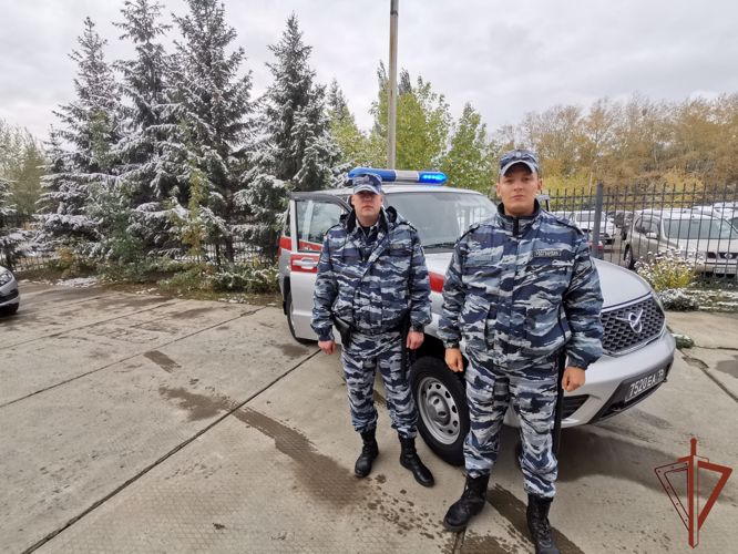Сотрудники Росгвардии помогли пожилой омичке вернуться домой