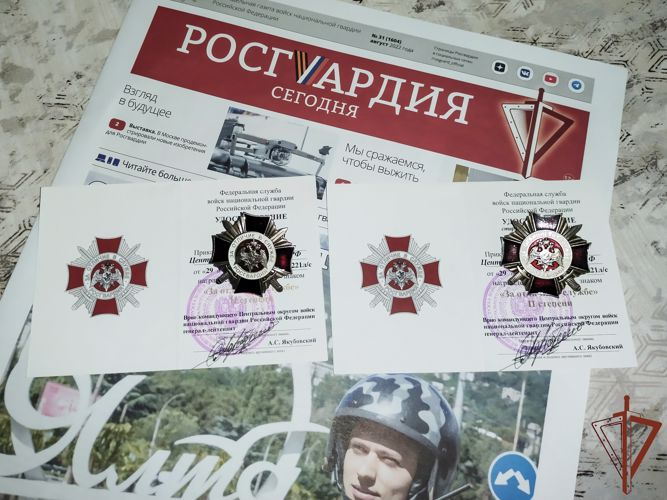 В столичном главке Росгвардии наградили сотрудников вневедомственной охраны, спасших утопающего