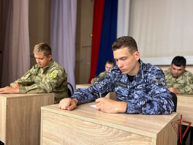 Более 2,6 тыс. военнослужащих и сотрудников Северо-Западного округа Росгвардии стали участниками «Диктанта Победы»