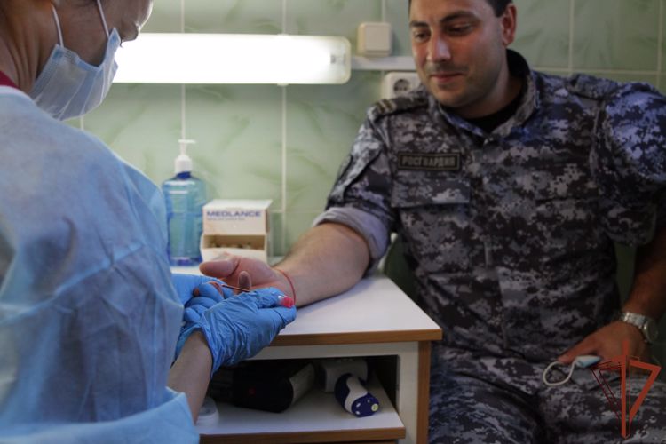 Более 50 росгвардейцев приняли участие в донорской акции в Москве