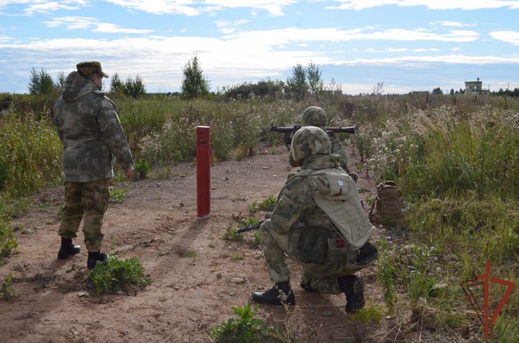 В Уральском округе Росгвардии завершились плановые учебные сборы с командирами взводов