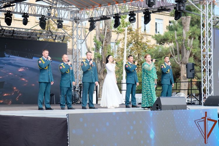В Махачкале и Каспийске прошли концерты Ансамбля песни и пляски Северо-Кавказского округа Росгвардии 