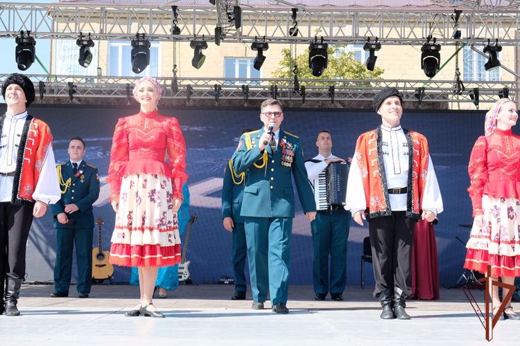 В Махачкале и Каспийске прошли концерты Ансамбля песни и пляски Северо-Кавказского округа Росгвардии 