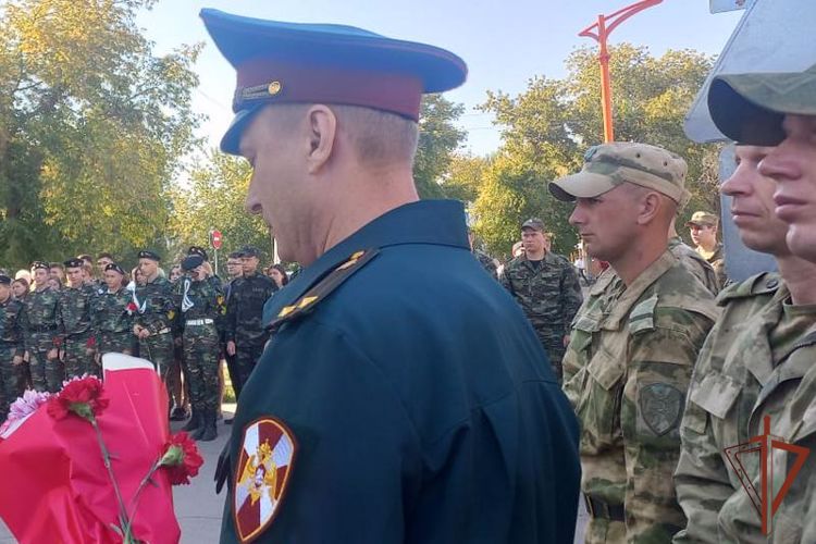 Мемориальную доску в память о военнослужащем Росгвардии установили в Рубцовске