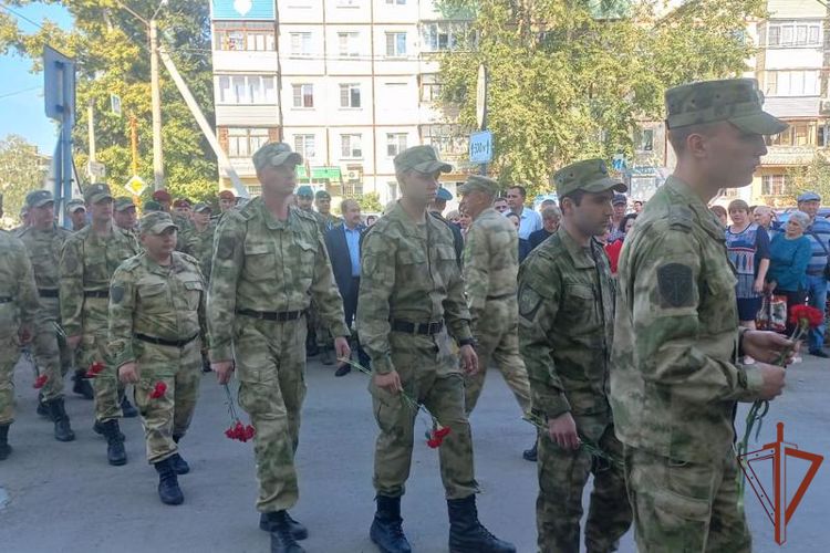 Мемориальную доску в память о военнослужащем Росгвардии установили в Рубцовске