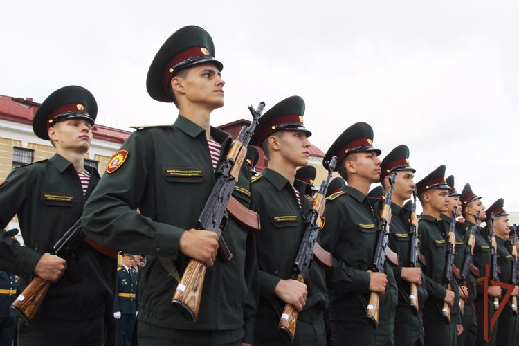 Первокурсники Санкт-Петербургского военного института Росгвардии приняли Военную присягу