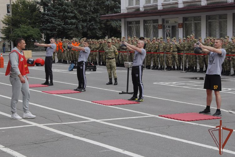 Чемпионат по силовому экстриму впервые прошёл в Санкт-Петербургском институте Росгвардии 