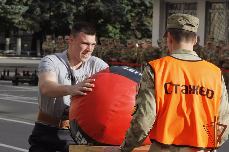 Чемпионат по силовому экстриму впервые прошёл в Санкт-Петербургском институте Росгвардии 