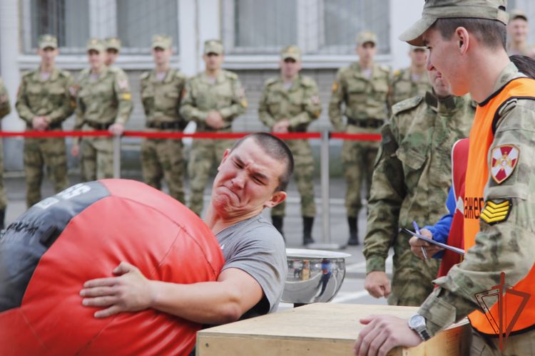 Чемпионат по силовому экстриму впервые прошёл в Санкт-Петербургском институте Росгвардии 
