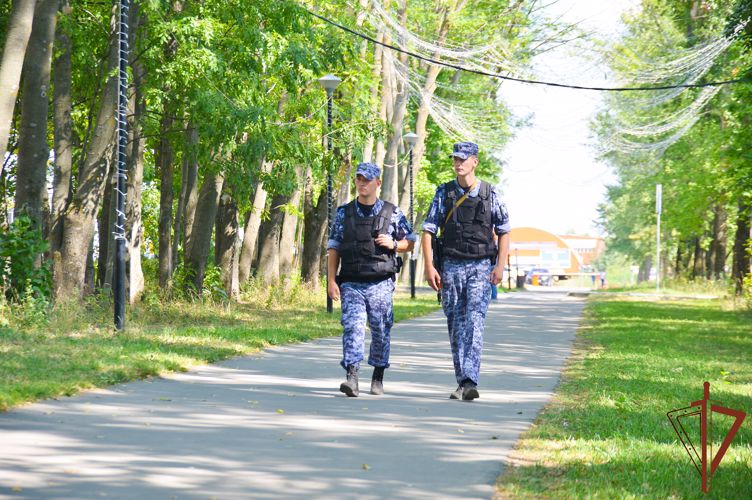 Потерявшемуся в Пензе школьнику помогли вернуться к родителям сотрудники Росгвардии 