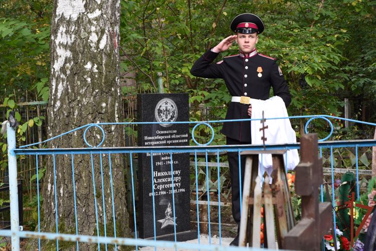 Росгвардейцы приняли участие в открытии памятника ветерану ВОВ в Новосибирске