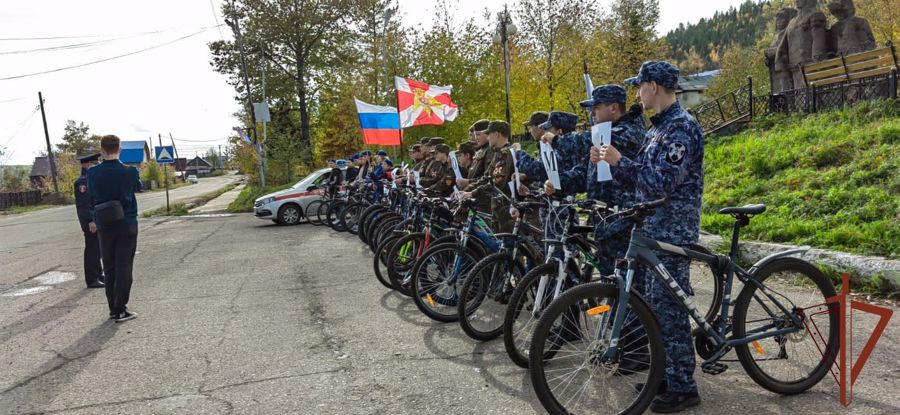 Велопробег «Своих не бросаем!» провели росгвардейцы в Алдане в поддержку российских войск 