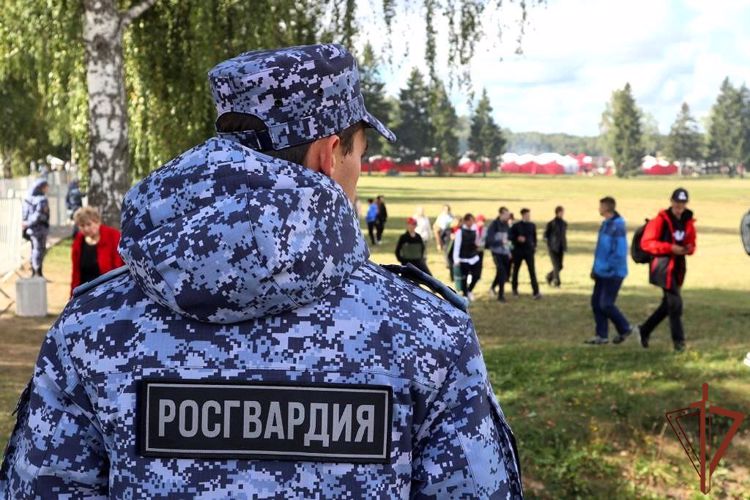 Росгвардейцы обеспечили правопорядок на Международном военно-историческом фестивале «День Бородина» 