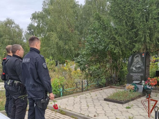 Офицеры СОБР "Белогор" почтили память боевого товарища, погибшего при исполнении служебного долга