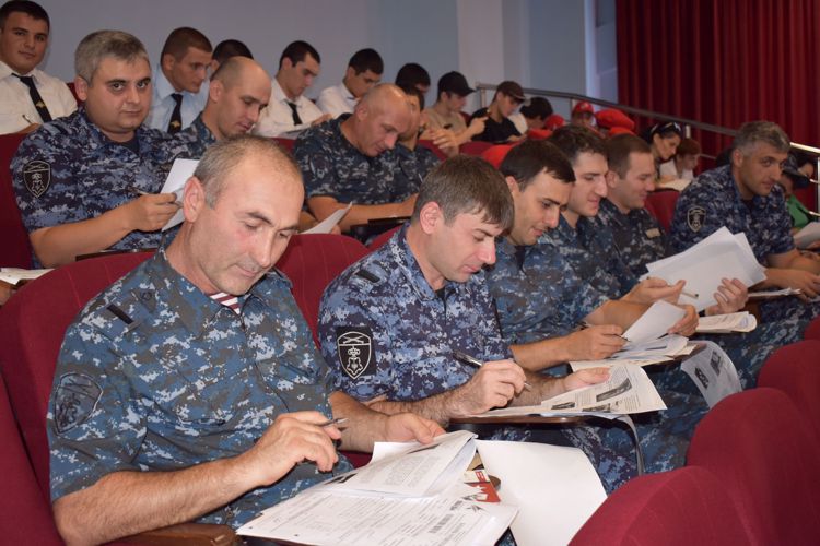 На Северном Кавказе сотрудники и военнослужащие Росгвардии написали Диктант Победы 
