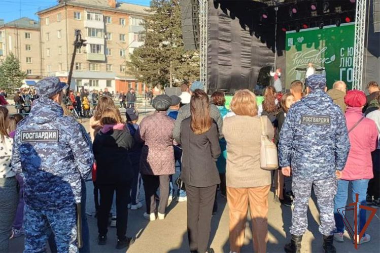Росгвардейцы обеспечили правопорядок в период праздничных мероприятий в День города Рубцовска