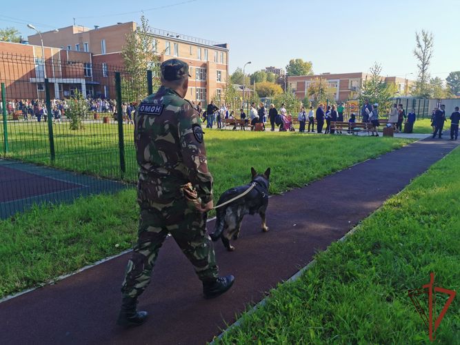 Росгвардейцы в Сибири обеспечили безопасность проведения мероприятий, приуроченных ко Дню знаний
