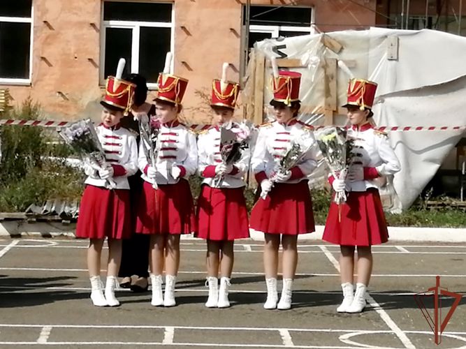 Росгвардейцы поздравили с Днем знаний школьников, студентов и кадетов подшефных учреждений на Урале