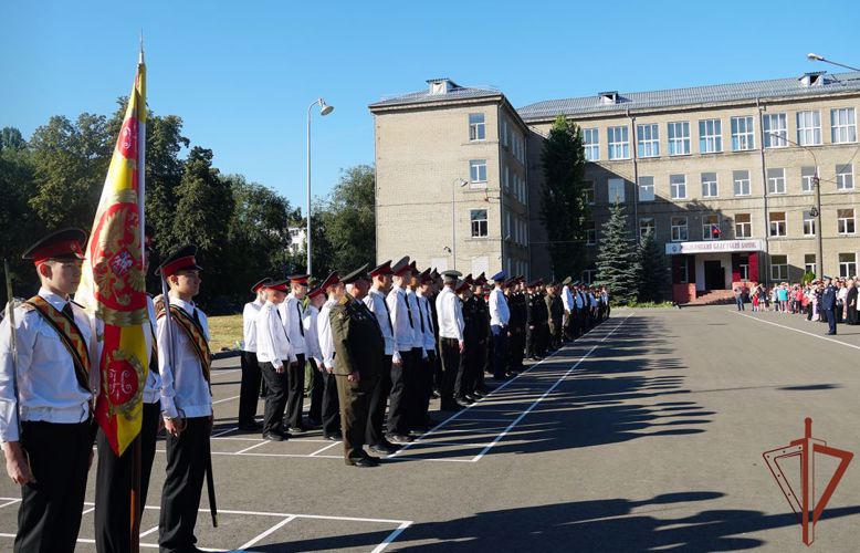 Росгвардейцы Центрального округа поздравили школьников с Днём знаний