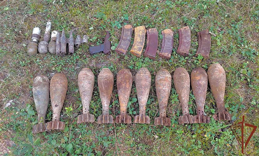 Военнослужащие Росгвардии обнаружили старый тайник с оружием в Чеченской Республике